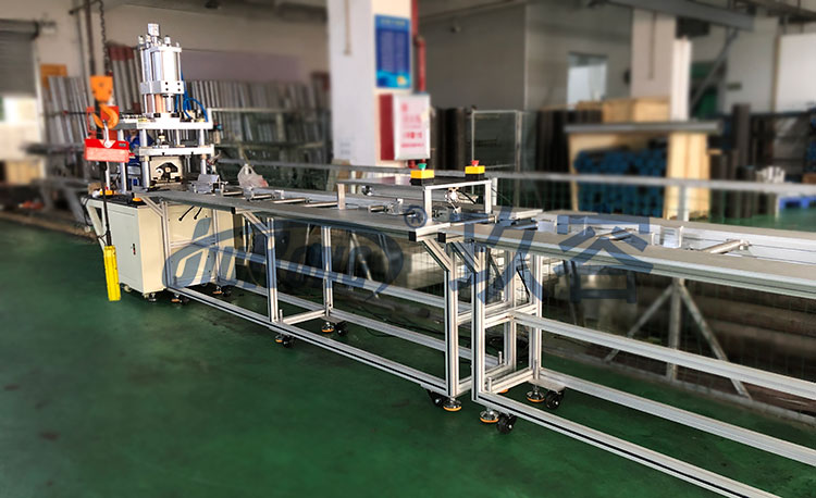 非標(biāo)長距離鋁型材沖孔機